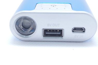 Aparat cyfrowy USB Portable Power Metal Banku 6600mAh Z LED Torch