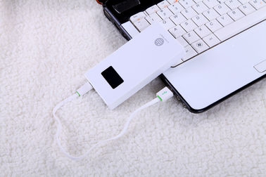 5000mAh przenośnym bankiem zasilania dla urządzeń mobilnych z wyświetlaczem LCD 5V 2.1A Wyjście DC