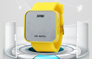 Wommens Różowy zegarek cyfrowy ABS Case LED Wrist Watch 1 ATM Wodoszczelność