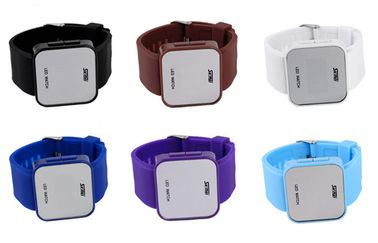Wommens Różowy zegarek cyfrowy ABS Case LED Wrist Watch 1 ATM Wodoszczelność