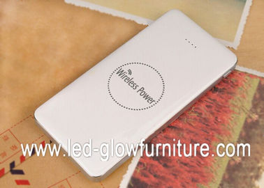 Uniwersalny 8000mAh Qi Podwójny USB Portable Power Bank dla wszystkich urządzeń telefony komórkowe